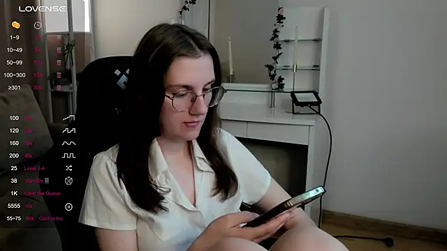 Snapshot of iMagdaLunna chatting on 05.25.26 iMagdaLunna online show from 05.25.26