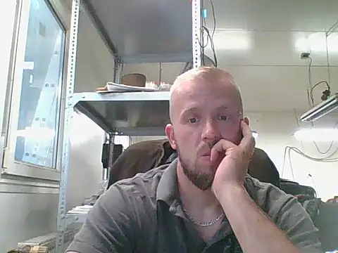Snapshot of bardiauto chatting on 07.27.26 bardiauto online show from 07.27.26