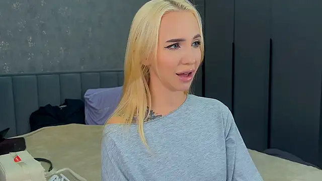 Sabrinkaaa online show from 05.04.26