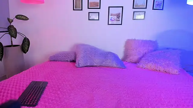 Kendaall sweet online show from 06.04.26
