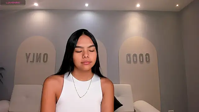 SaphiraJames online show from 07.10.26