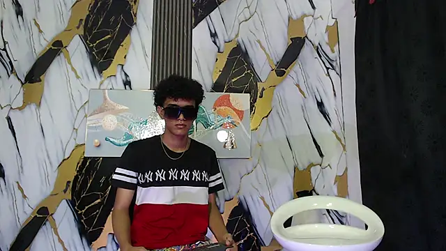 Snapshot of GOLDEN_2026 chatting on 05.06.26 GOLDEN 2026 online show from 05.06.26