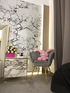 DaisyAmour online show from 06.09.26