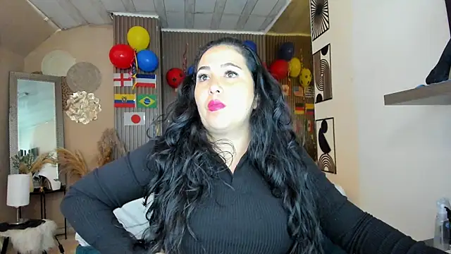 Snapshot of BBWLuxuryMuse chatting on 06.17.26 BBWLuxuryMuse online show from 06.17.26