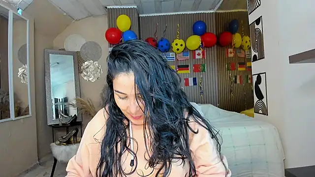 Snapshot of BBWLuxuryMuse chatting on 06.20.26 BBWLuxuryMuse online show from 06.20.26