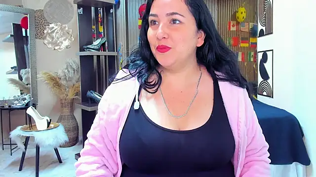 Snapshot of BBWLuxuryMuse chatting on 07.15.26 BBWLuxuryMuse online show from 07.15.26