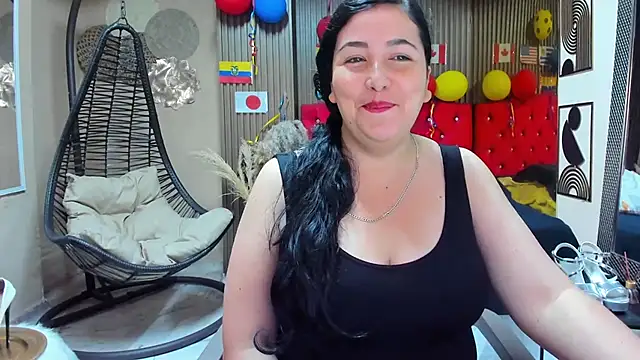Snapshot of BBWLuxuryMuse chatting on 07.17.26 BBWLuxuryMuse online show from 07.17.26
