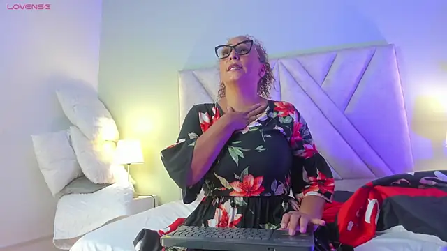 Snapshot of Eva-Millss chatting on 07.17.26 Eva-Millss online show from 07.17.26