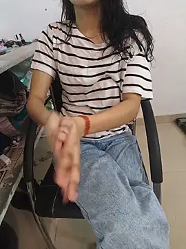 Snapshot of zoya_baby_ chatting on 06.18.26 zoya baby online show from 06.18.26