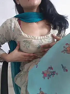 Snapshot of zoya_baby_ chatting on 06.18.26 zoya baby online show from 06.18.26