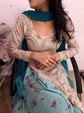 Snapshot of zoya_baby_ chatting on 06.19.26 zoya baby online show from 06.19.26