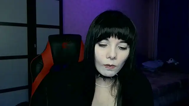 Snapshot of gothicq chatting on 05.26.26 gothicq online show from 05.26.26