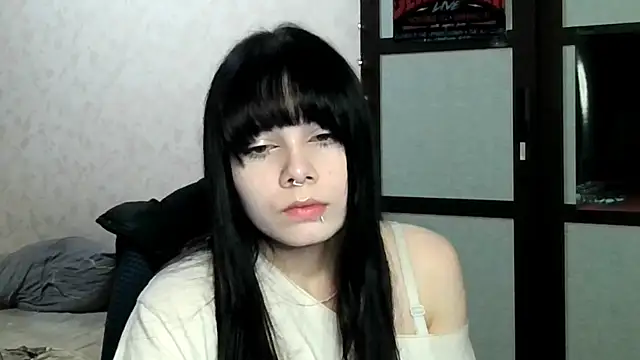 Snapshot of gothicq chatting on 06.30.26 gothicq online show from 06.30.26