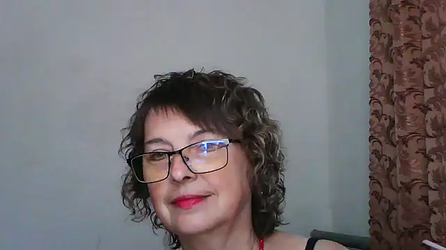 Snapshot of ElizabethGorden chatting on 06.10.26 ElizabethGorden online show from 06.10.26