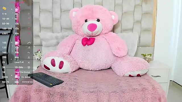 MaddyReyes online show from 06.12.26