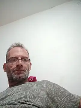 Snapshot of CulturedBus909 chatting on 06.18.26 CulturedBus909 online show from 06.18.26