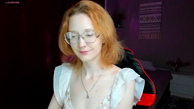 LunaTerry online show from 06.10.26
