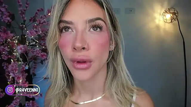 Snapshot of R4-V3N chatting on 12.21.24 R4-V3N online show from 12.21.24