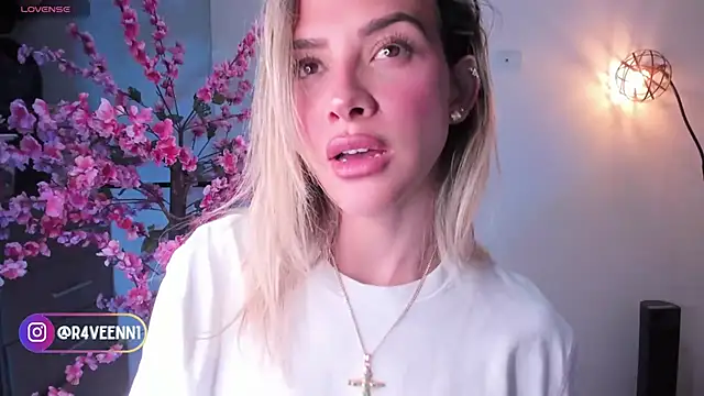 Snapshot of R4-V3N chatting on 12.30.24 R4-V3N online show from 12.30.24