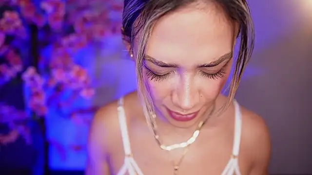 Snapshot of R4-V3N chatting on 01.04.25 R4-V3N online show from 01.04.25