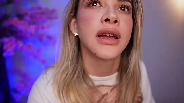 Snapshot of R4-V3N chatting on 01.12.25 R4-V3N online show from 01.12.25