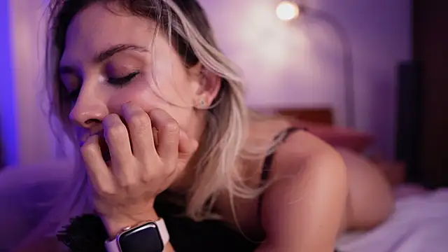 Snapshot of R4-V3N chatting on 02.07.25 R4-V3N online show from 02.07.25