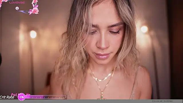 Snapshot of R4-V3N chatting on 03.04.25 R4-V3N online show from 03.04.25