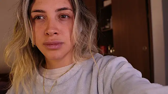 Snapshot of R4-V3N chatting on 03.17.25 R4-V3N online show from 03.17.25