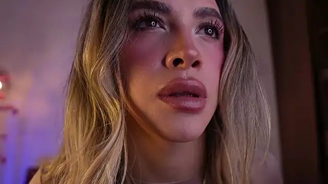 Snapshot of R4-V3N chatting on 03.20.25 R4-V3N online show from 03.20.25