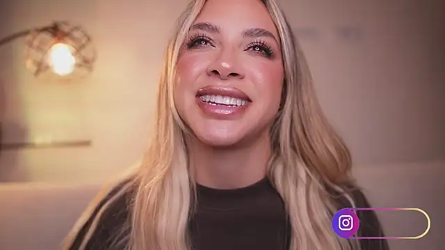 Snapshot of R4-V3N chatting on 10.26.25 R4-V3N online show from 10.26.25