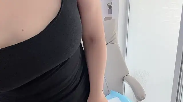 Naomi Z online show from 06.11.26