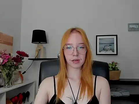 Snapshot of foxSonya chatting on 07.13.26 foxSonya online show from 07.13.26
