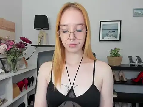 Snapshot of foxSonya chatting on 07.16.26 foxSonya online show from 07.16.26
