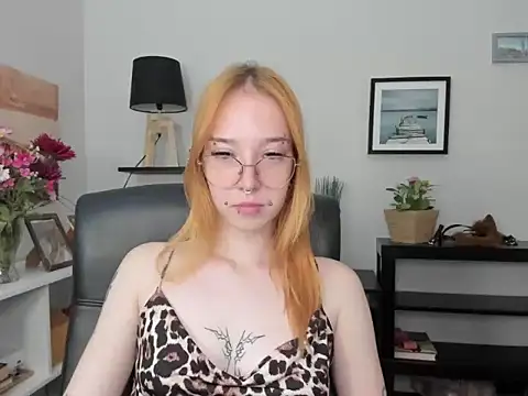 Snapshot of foxSonya chatting on 07.22.26 foxSonya online show from 07.22.26