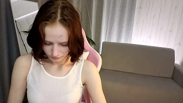 Snapshot of AliceJohansone chatting on 05.18.26 AliceJohansone online show from 05.18.26