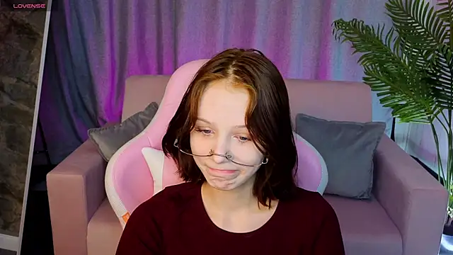 Snapshot of AliceJohansone chatting on 05.20.26 AliceJohansone online show from 05.20.26