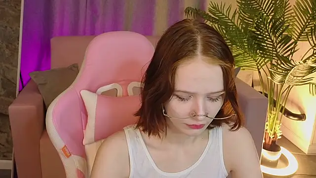Snapshot of AliceJohansone chatting on 05.25.26 AliceJohansone online show from 05.25.26