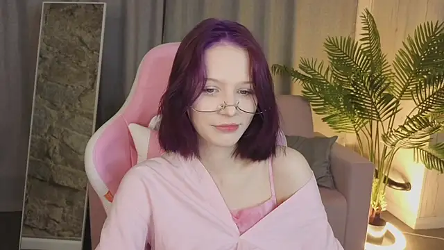 Snapshot of AliceJohansone chatting on 05.28.26 AliceJohansone online show from 05.28.26