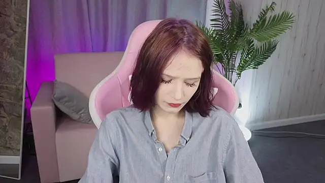 Snapshot of AliceJohansone chatting on 06.01.26 AliceJohansone online show from 06.01.26