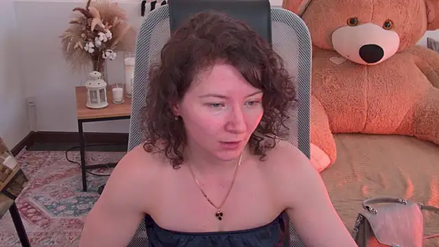 Snapshot of AureliaGleam chatting on 05.15.26 AureliaGleam online show from 05.15.26