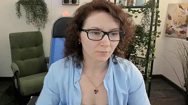 Snapshot of AureliaGleam chatting on 05.18.26 AureliaGleam online show from 05.18.26