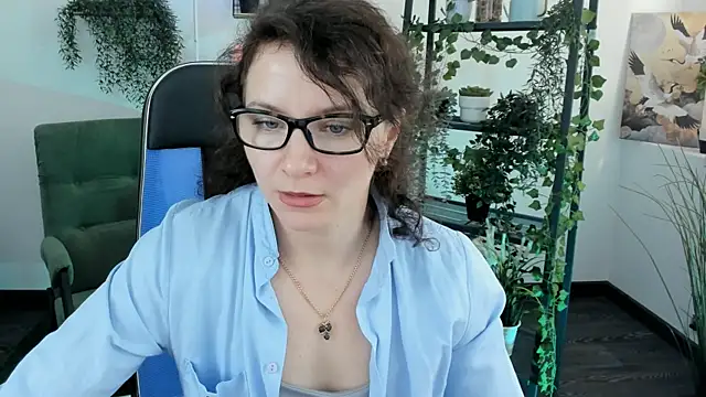 Snapshot of AureliaGleam chatting on 05.18.26 AureliaGleam online show from 05.18.26
