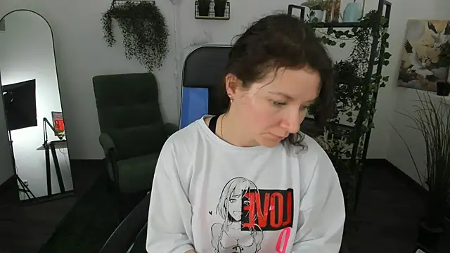 Snapshot of AureliaGleam chatting on 05.19.26 AureliaGleam online show from 05.19.26
