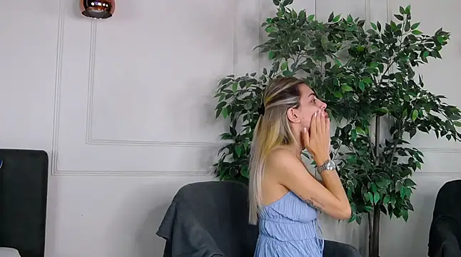 Snapshot of IvyLustt chatting on 06.23.26 IvyLustt online show from 06.23.26