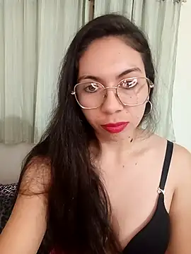 Snapshot of Mia_essence chatting on 05.09.26 Mia essence online show from 05.09.26