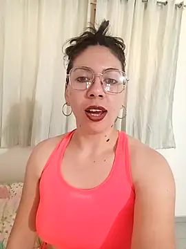 Snapshot of Mia_essence chatting on 05.11.26 Mia essence online show from 05.11.26