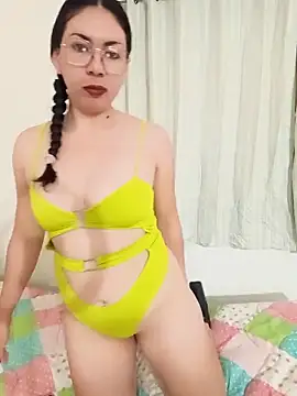 Snapshot of Mia_essence chatting on 05.29.26 Mia essence online show from 05.29.26