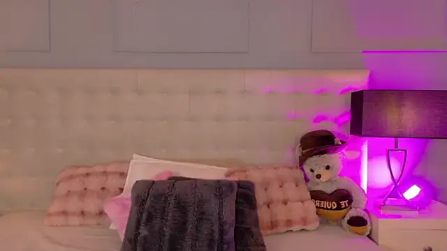 DulceeGarcia online show from 07.18.26