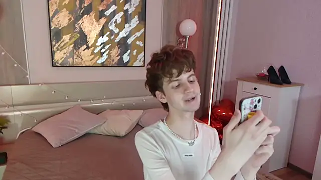 Snapshot of Bimbo_boy_ chatting on 05.29.26 Bimbo boy online show from 05.29.26
