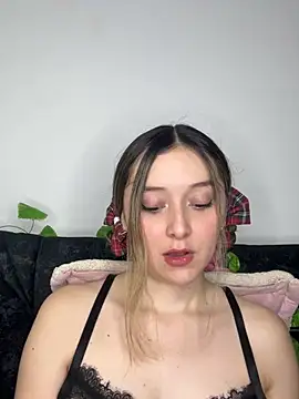 Sarisloves online show from 06.24.26